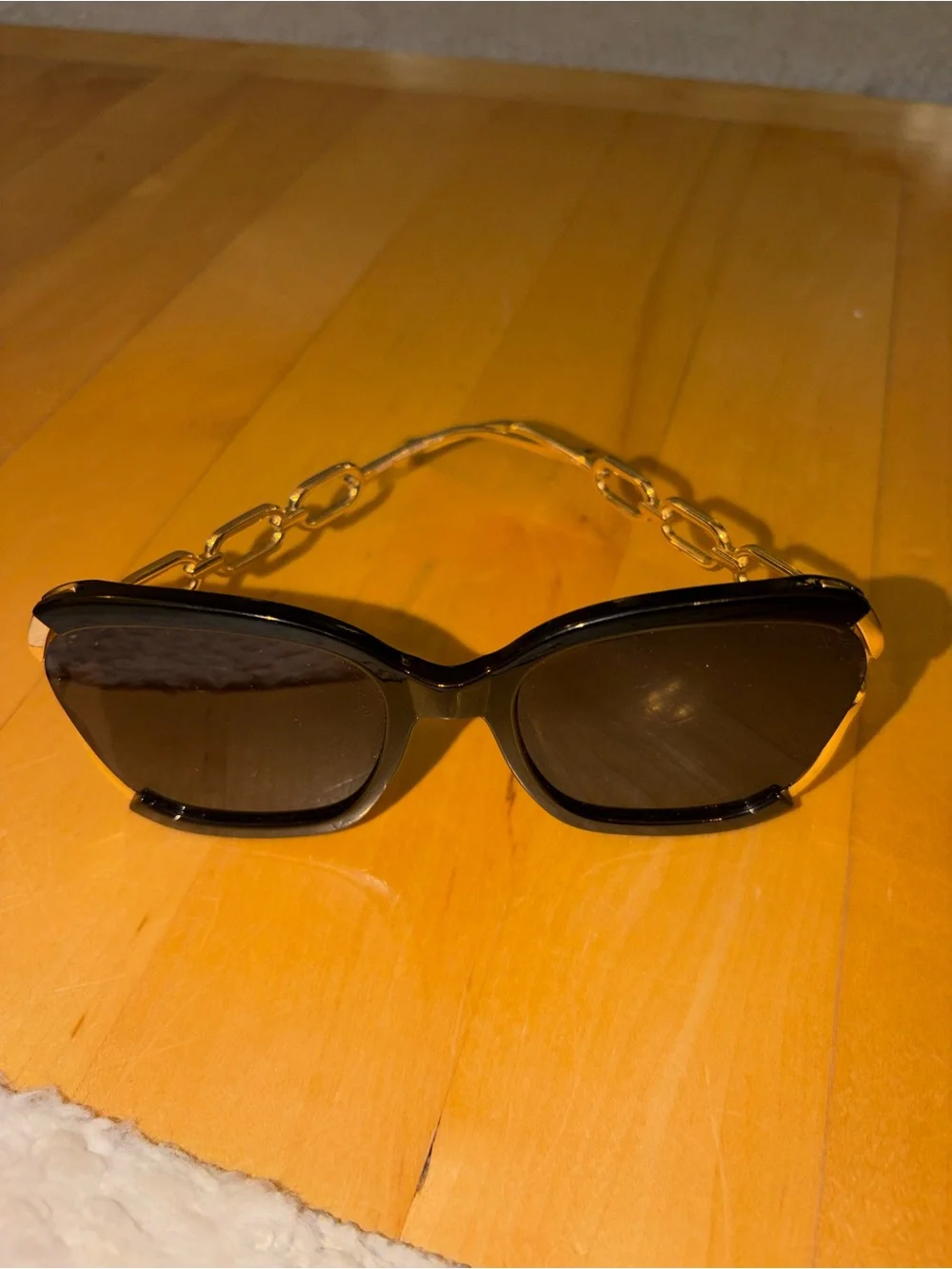 Black & Gold Women's Fashion Sunglasses